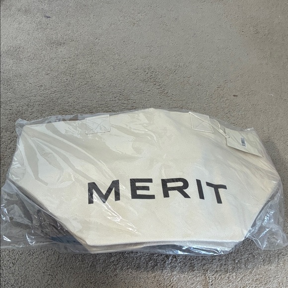 Merit Large Tote - Picture 4 of 5